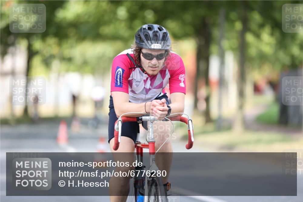 11.08.2024 - GEWOBA Citytriathlon Bremen H.Heesch http://msf.ph/oto/6776280 11.08.2024 11:44:18 Radfahren 746, 759, 855, 861, 926 meine-sportfotos.de