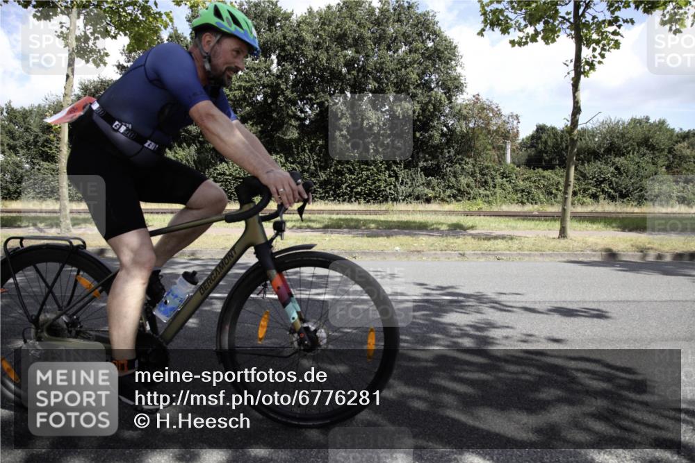 11.08.2024 - GEWOBA Citytriathlon Bremen H.Heesch http://msf.ph/oto/6776281 11.08.2024 12:04:25 Radfahren 757, 801, 862, 899, 907, 918, 944, 955, 962, 997 meine-sportfotos.de