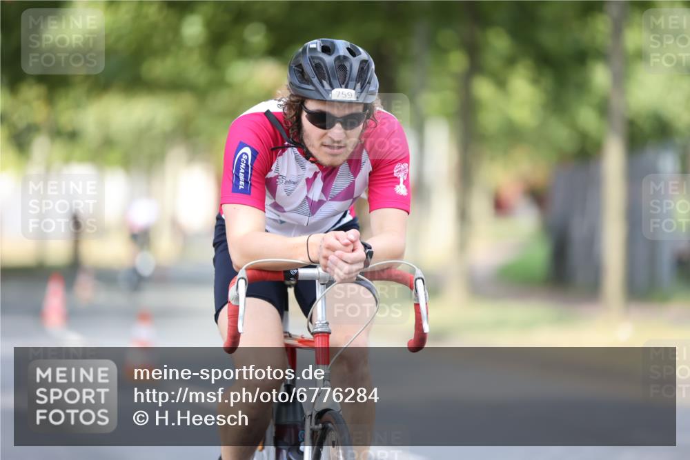 11.08.2024 - GEWOBA Citytriathlon Bremen H.Heesch http://msf.ph/oto/6776284 11.08.2024 11:44:18 Radfahren 746, 759, 855, 861, 926 meine-sportfotos.de