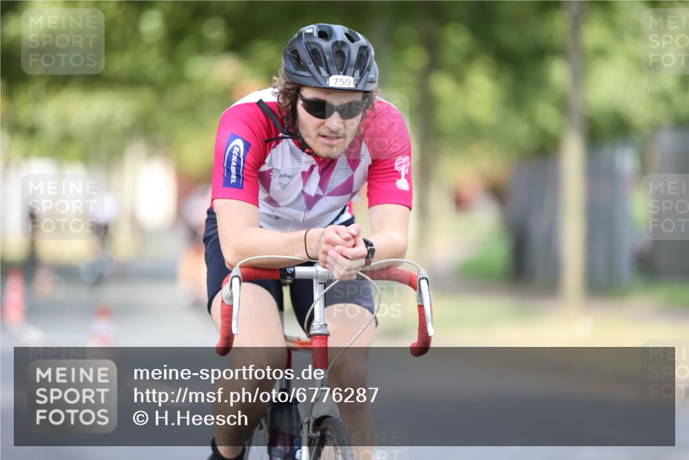 11.08.2024 - GEWOBA Citytriathlon Bremen H.Heesch http://msf.ph/oto/6776287 11.08.2024 11:44:18 Radfahren 746, 759, 855, 861, 926 meine-sportfotos.de
