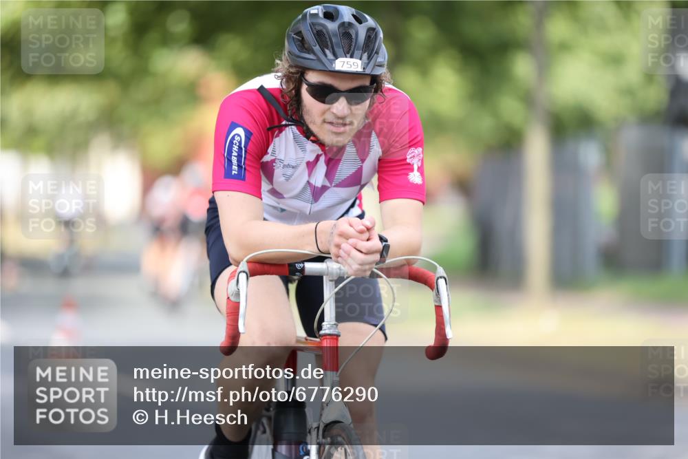 11.08.2024 - GEWOBA Citytriathlon Bremen H.Heesch http://msf.ph/oto/6776290 11.08.2024 11:44:18 Radfahren 746, 759, 855, 861, 926 meine-sportfotos.de