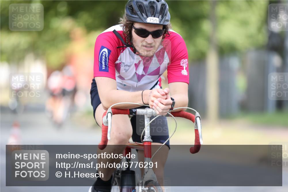 11.08.2024 - GEWOBA Citytriathlon Bremen H.Heesch http://msf.ph/oto/6776291 11.08.2024 11:44:18 Radfahren 746, 759, 855, 861, 926 meine-sportfotos.de