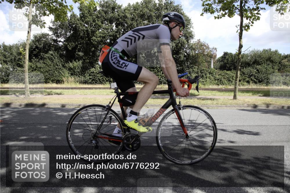 11.08.2024 - GEWOBA Citytriathlon Bremen H.Heesch http://msf.ph/oto/6776292 11.08.2024 12:04:35 Radfahren 757, 801, 862, 944, 962, 968, 994, 997 meine-sportfotos.de
