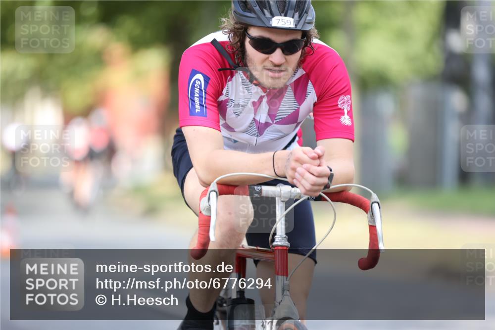 11.08.2024 - GEWOBA Citytriathlon Bremen H.Heesch http://msf.ph/oto/6776294 11.08.2024 11:44:18 Radfahren 746, 759, 855, 861, 926 meine-sportfotos.de
