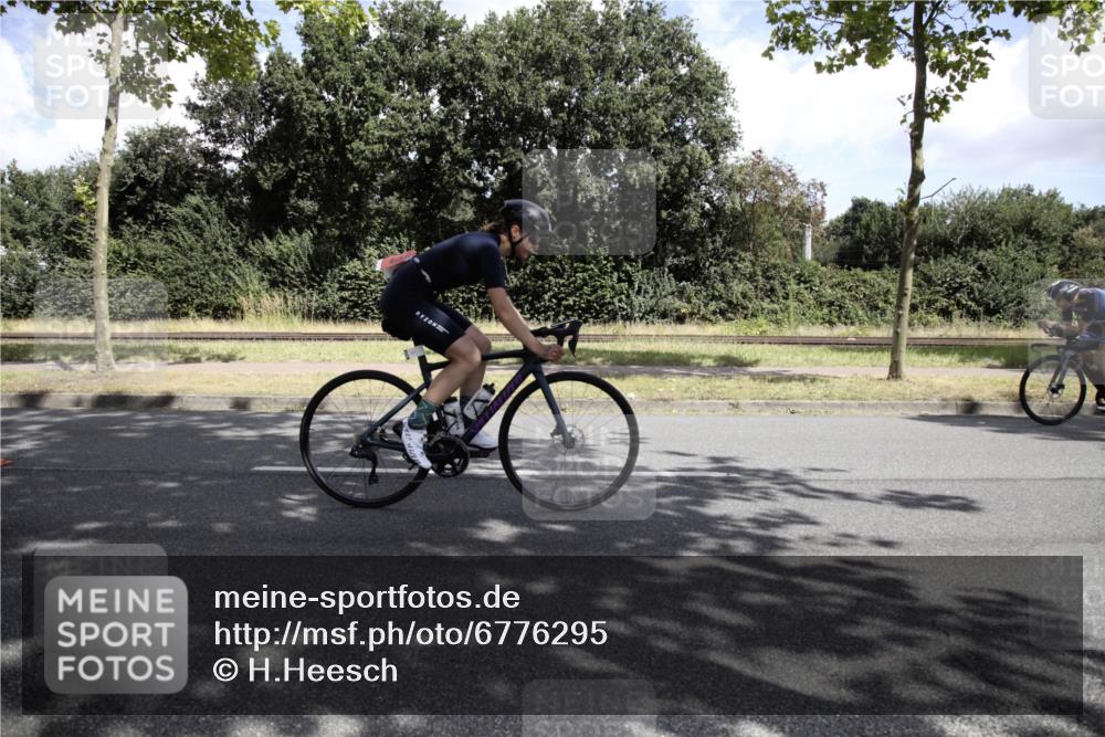 11.08.2024 - GEWOBA Citytriathlon Bremen H.Heesch http://msf.ph/oto/6776295 11.08.2024 12:04:35 Radfahren 757, 801, 862, 944, 962, 968, 994, 997 meine-sportfotos.de