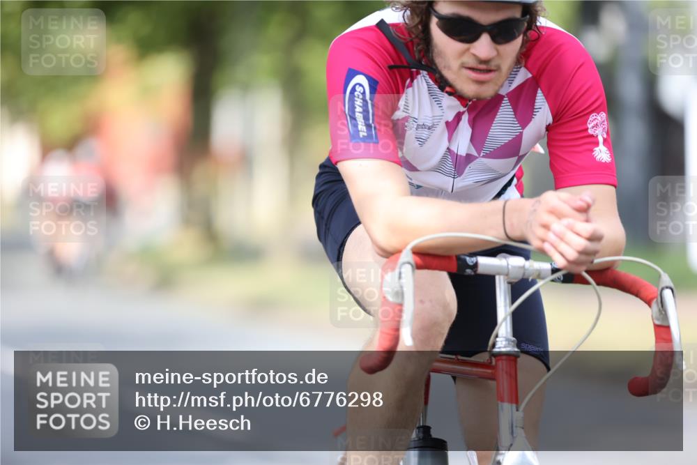 11.08.2024 - GEWOBA Citytriathlon Bremen H.Heesch http://msf.ph/oto/6776298 11.08.2024 11:44:18 Radfahren 746, 759, 855, 861, 926 meine-sportfotos.de