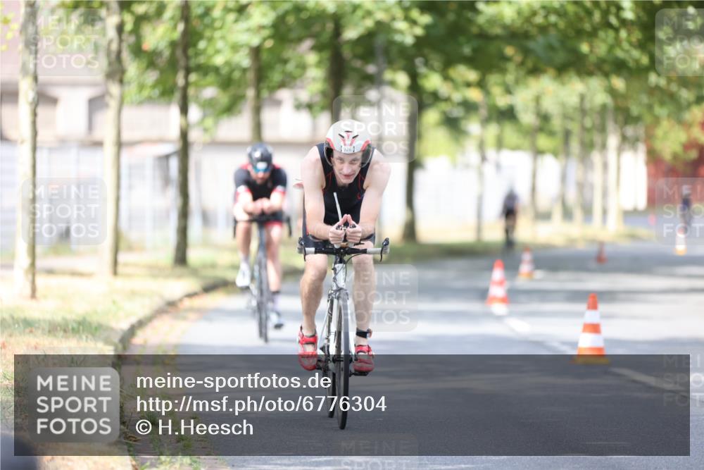 11.08.2024 - GEWOBA Citytriathlon Bremen H.Heesch http://msf.ph/oto/6776304 11.08.2024 11:44:24 Radfahren 759, 836, 855, 861, 926 meine-sportfotos.de