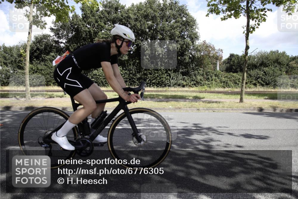 11.08.2024 - GEWOBA Citytriathlon Bremen H.Heesch http://msf.ph/oto/6776305 11.08.2024 12:04:38 Radfahren 757, 862, 944, 958, 962, 968, 994, 997 meine-sportfotos.de