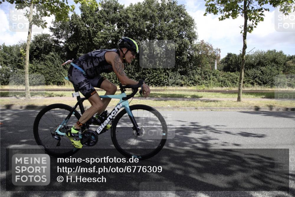 11.08.2024 - GEWOBA Citytriathlon Bremen H.Heesch http://msf.ph/oto/6776309 11.08.2024 12:04:41 Radfahren 757, 773, 862, 944, 958, 962, 968, 994, 997 meine-sportfotos.de