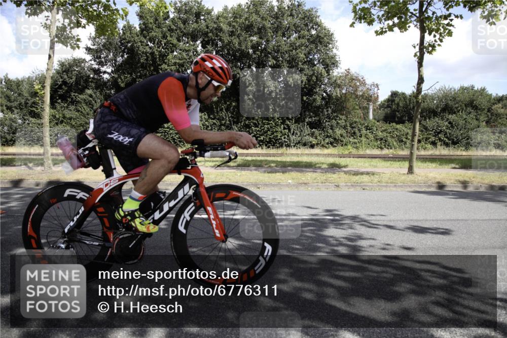 11.08.2024 - GEWOBA Citytriathlon Bremen H.Heesch http://msf.ph/oto/6776311 11.08.2024 12:04:42 Radfahren 757, 773, 944, 958, 962, 968, 994, 997 meine-sportfotos.de