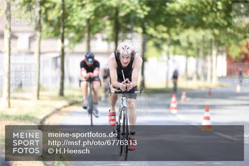 11.08.2024 - GEWOBA Citytriathlon Bremen H.Heesch http://msf.ph/oto/6776313 11.08.2024 11:44:24 Radfahren 759, 836, 855, 861, 926 meine-sportfotos.de