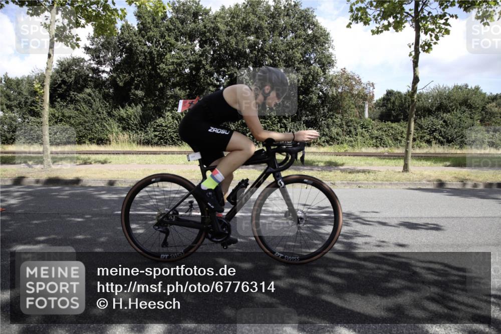 11.08.2024 - GEWOBA Citytriathlon Bremen H.Heesch http://msf.ph/oto/6776314 11.08.2024 12:04:49 Radfahren 768, 773, 839, 958, 968, 994, 997, 1019 meine-sportfotos.de