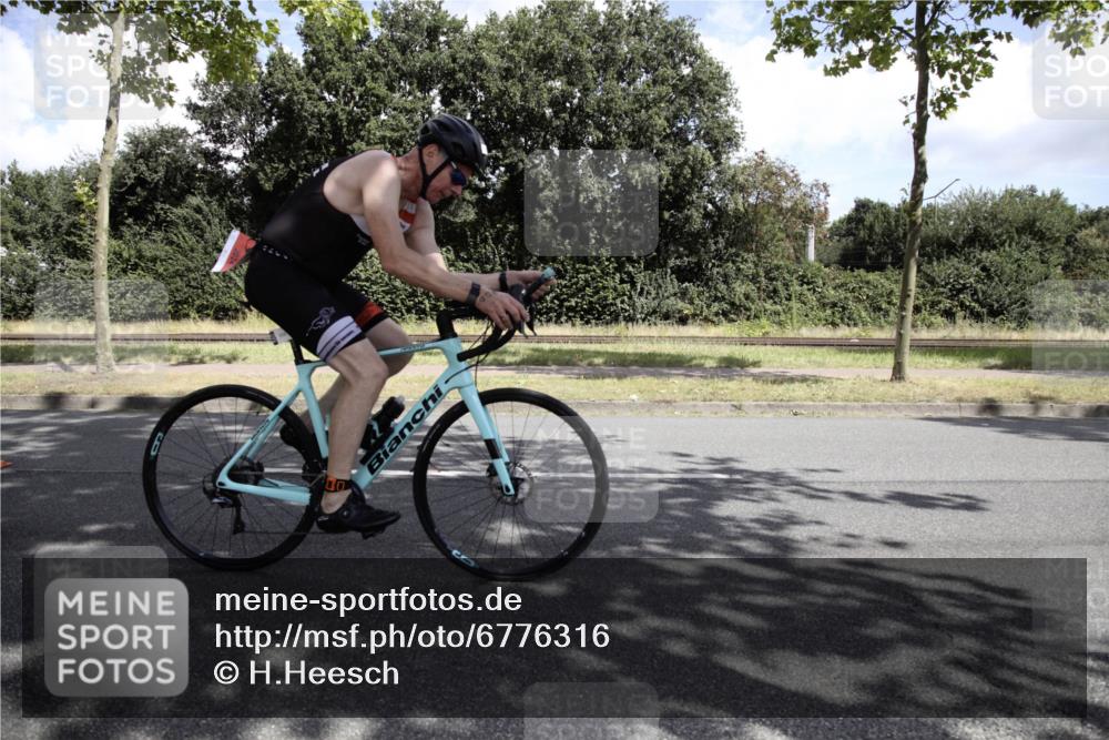 11.08.2024 - GEWOBA Citytriathlon Bremen H.Heesch http://msf.ph/oto/6776316 11.08.2024 12:04:52 Radfahren 768, 773, 839, 958, 994, 1019 meine-sportfotos.de