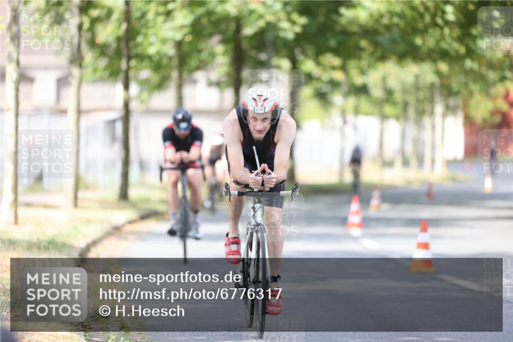 11.08.2024 - GEWOBA Citytriathlon Bremen H.Heesch http://msf.ph/oto/6776317 11.08.2024 11:44:24 Radfahren 759, 836, 855, 861, 926 meine-sportfotos.de