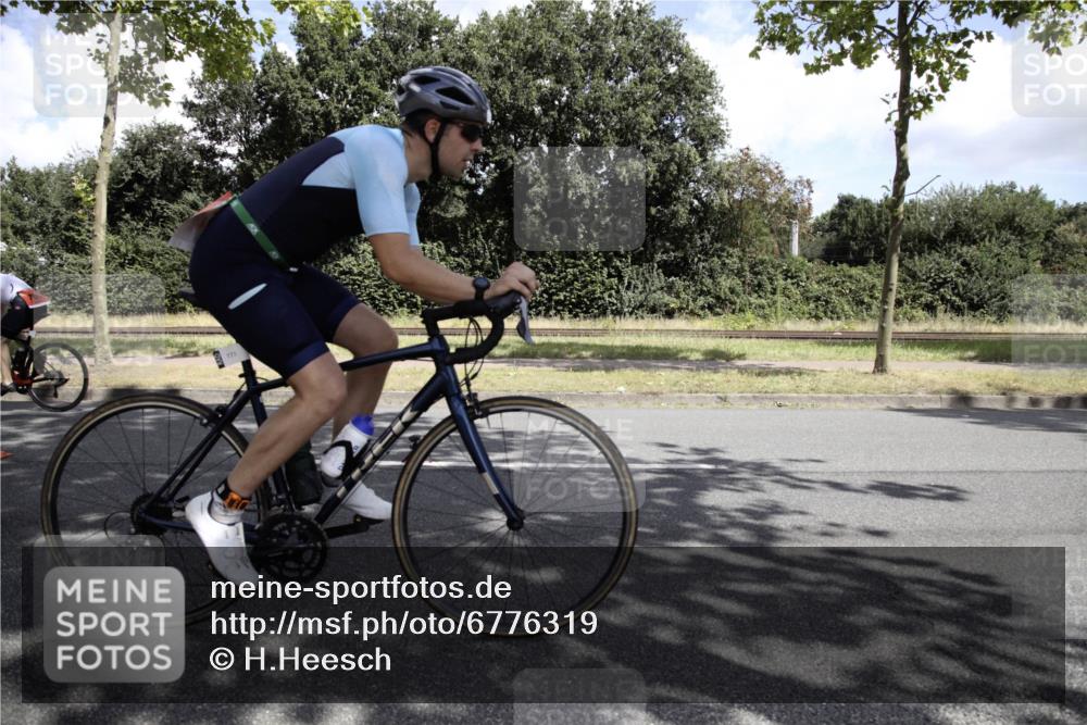 11.08.2024 - GEWOBA Citytriathlon Bremen H.Heesch http://msf.ph/oto/6776319 11.08.2024 12:04:56 Radfahren 768, 773, 839, 958, 994, 1019 meine-sportfotos.de