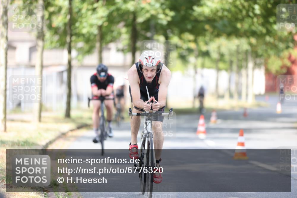 11.08.2024 - GEWOBA Citytriathlon Bremen H.Heesch http://msf.ph/oto/6776320 11.08.2024 11:44:24 Radfahren 759, 836, 855, 861, 926 meine-sportfotos.de
