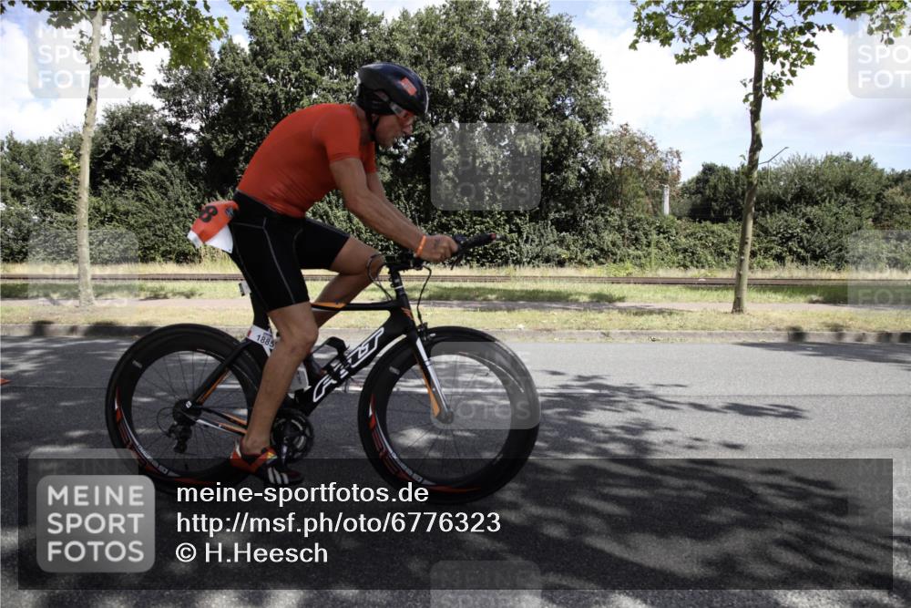 11.08.2024 - GEWOBA Citytriathlon Bremen H.Heesch http://msf.ph/oto/6776323 11.08.2024 12:04:59 Radfahren 768, 773, 839, 864, 865, 958, 1019 meine-sportfotos.de