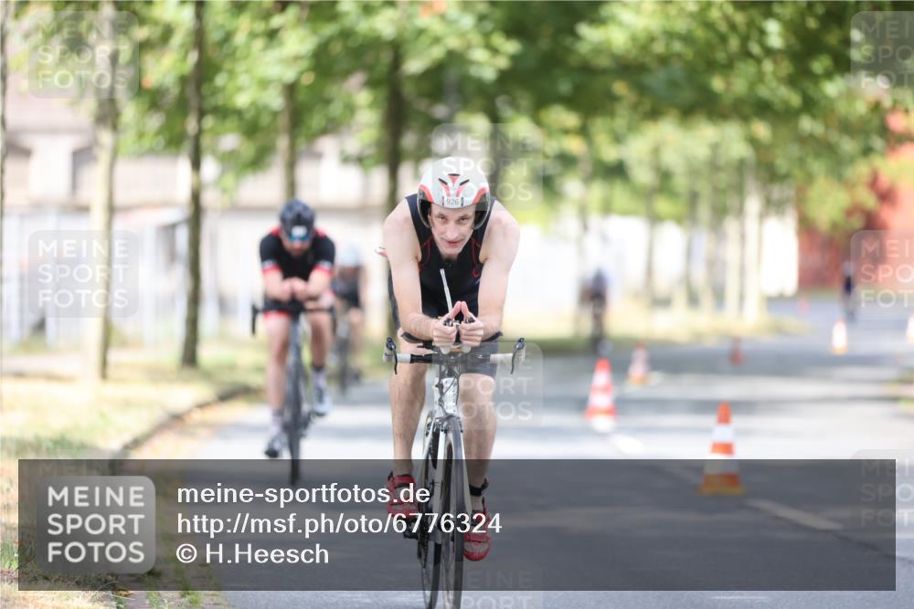 11.08.2024 - GEWOBA Citytriathlon Bremen H.Heesch http://msf.ph/oto/6776324 11.08.2024 11:44:24 Radfahren 759, 836, 855, 861, 926 meine-sportfotos.de
