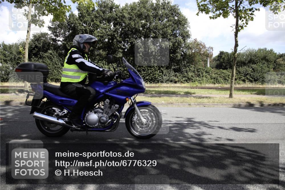 11.08.2024 - GEWOBA Citytriathlon Bremen H.Heesch http://msf.ph/oto/6776329 11.08.2024 12:05:06 Radfahren 768, 839, 864, 865, 1019 meine-sportfotos.de