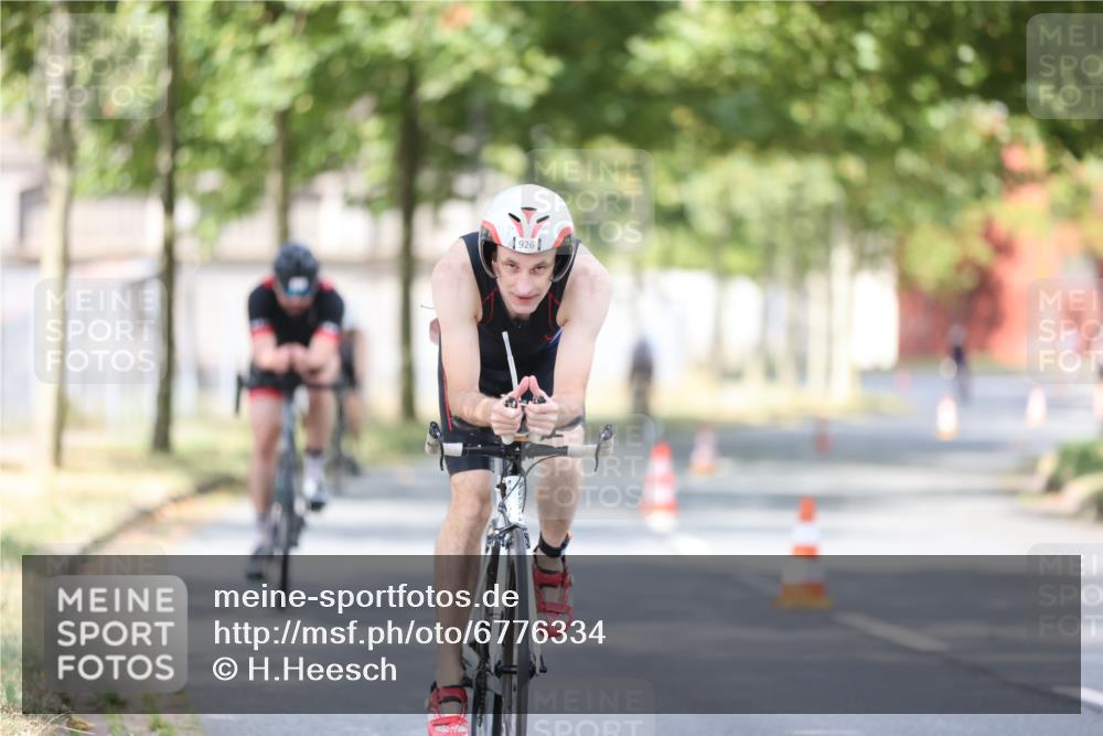 11.08.2024 - GEWOBA Citytriathlon Bremen H.Heesch http://msf.ph/oto/6776334 11.08.2024 11:44:24 Radfahren 759, 836, 855, 861, 926 meine-sportfotos.de