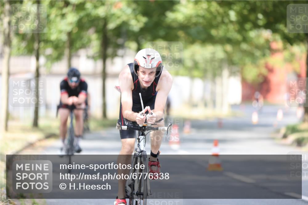 11.08.2024 - GEWOBA Citytriathlon Bremen H.Heesch http://msf.ph/oto/6776338 11.08.2024 11:44:24 Radfahren 759, 836, 855, 861, 926 meine-sportfotos.de