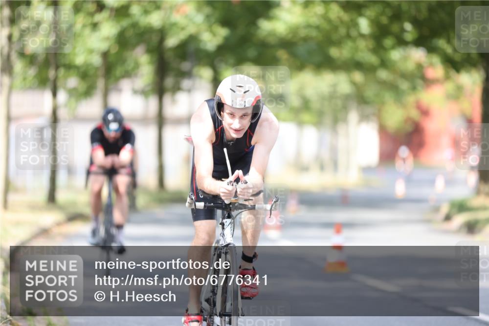 11.08.2024 - GEWOBA Citytriathlon Bremen H.Heesch http://msf.ph/oto/6776341 11.08.2024 11:44:24 Radfahren 759, 836, 855, 861, 926 meine-sportfotos.de
