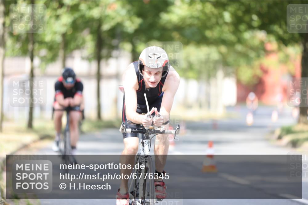 11.08.2024 - GEWOBA Citytriathlon Bremen H.Heesch http://msf.ph/oto/6776345 11.08.2024 11:44:24 Radfahren 759, 836, 855, 861, 926 meine-sportfotos.de