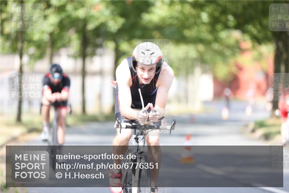 11.08.2024 - GEWOBA Citytriathlon Bremen H.Heesch http://msf.ph/oto/6776351 11.08.2024 11:44:24 Radfahren 759, 836, 855, 861, 926 meine-sportfotos.de