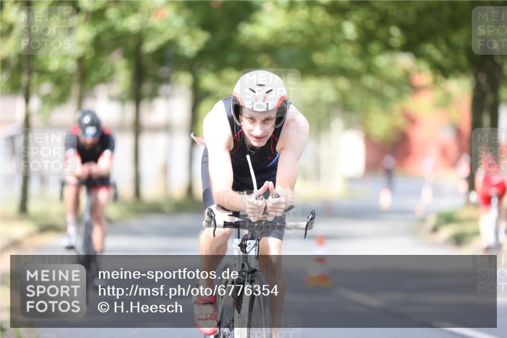 11.08.2024 - GEWOBA Citytriathlon Bremen H.Heesch http://msf.ph/oto/6776354 11.08.2024 11:44:24 Radfahren 759, 836, 855, 861, 926 meine-sportfotos.de