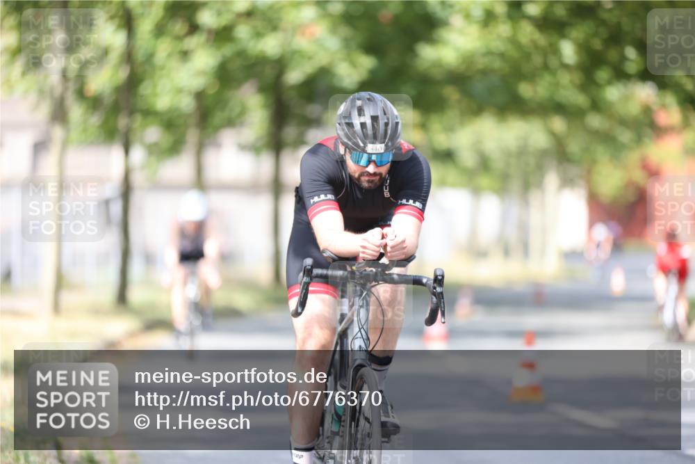 11.08.2024 - GEWOBA Citytriathlon Bremen H.Heesch http://msf.ph/oto/6776370 11.08.2024 11:44:25 Radfahren 759, 836, 855, 861, 926 meine-sportfotos.de