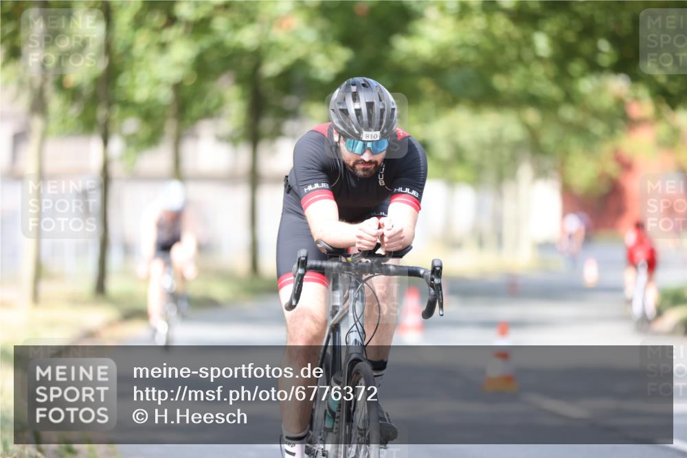 11.08.2024 - GEWOBA Citytriathlon Bremen H.Heesch http://msf.ph/oto/6776372 11.08.2024 11:44:26 Radfahren 759, 836, 855, 861, 926 meine-sportfotos.de