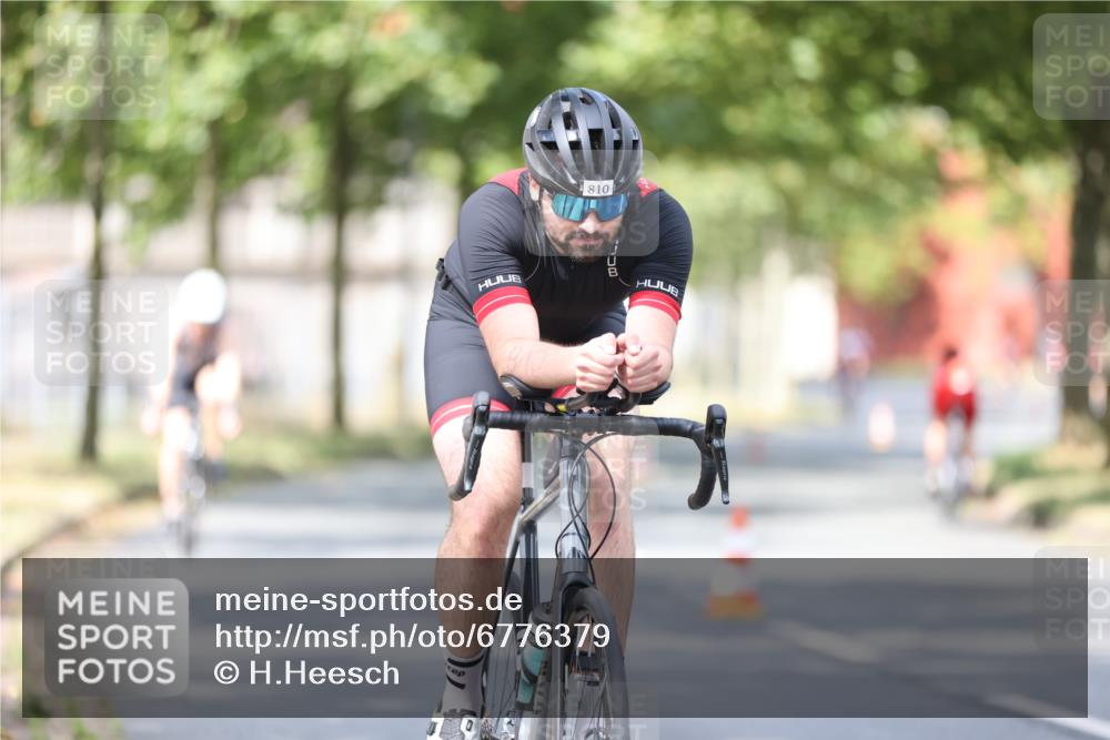 11.08.2024 - GEWOBA Citytriathlon Bremen H.Heesch http://msf.ph/oto/6776379 11.08.2024 11:44:26 Radfahren 759, 836, 855, 861, 926 meine-sportfotos.de