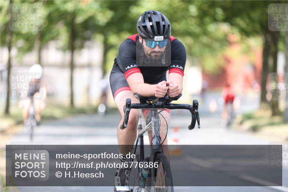 11.08.2024 - GEWOBA Citytriathlon Bremen H.Heesch http://msf.ph/oto/6776386 11.08.2024 11:44:26 Radfahren 759, 836, 855, 861, 926 meine-sportfotos.de