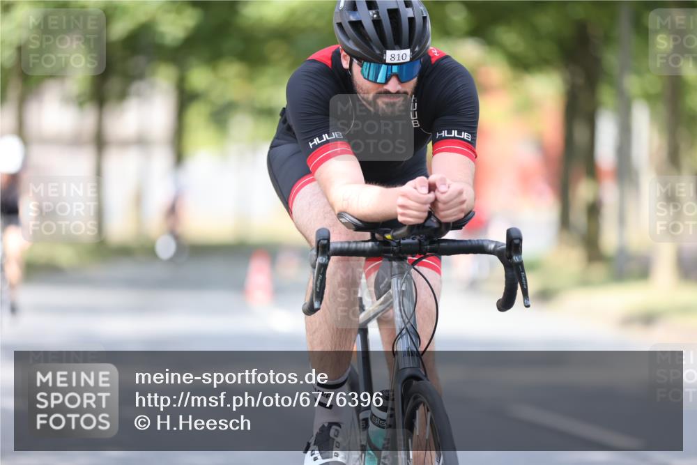11.08.2024 - GEWOBA Citytriathlon Bremen H.Heesch http://msf.ph/oto/6776396 11.08.2024 11:44:26 Radfahren 759, 836, 855, 861, 926 meine-sportfotos.de