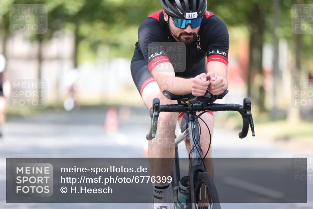 11.08.2024 - GEWOBA Citytriathlon Bremen H.Heesch http://msf.ph/oto/6776399 11.08.2024 11:44:26 Radfahren 759, 836, 855, 861, 926 meine-sportfotos.de