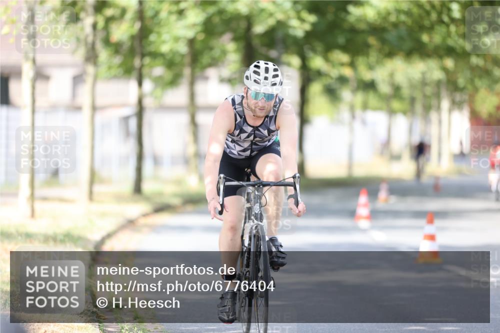 11.08.2024 - GEWOBA Citytriathlon Bremen H.Heesch http://msf.ph/oto/6776404 11.08.2024 11:44:28 Radfahren 759, 836, 855, 926 meine-sportfotos.de