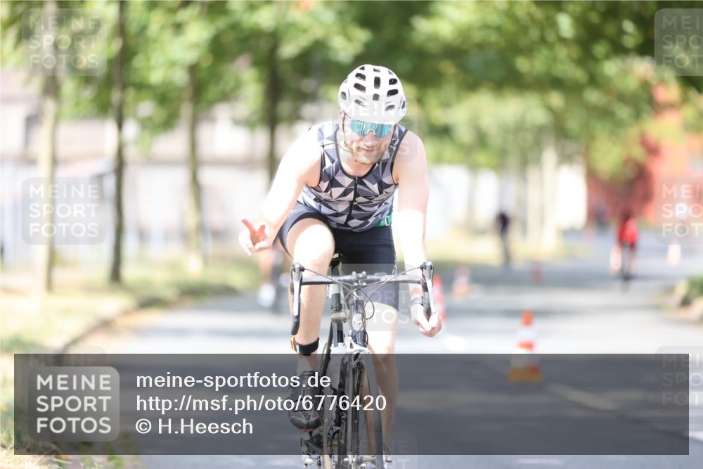 11.08.2024 - GEWOBA Citytriathlon Bremen H.Heesch http://msf.ph/oto/6776420 11.08.2024 11:44:28 Radfahren 759, 836, 855, 926 meine-sportfotos.de