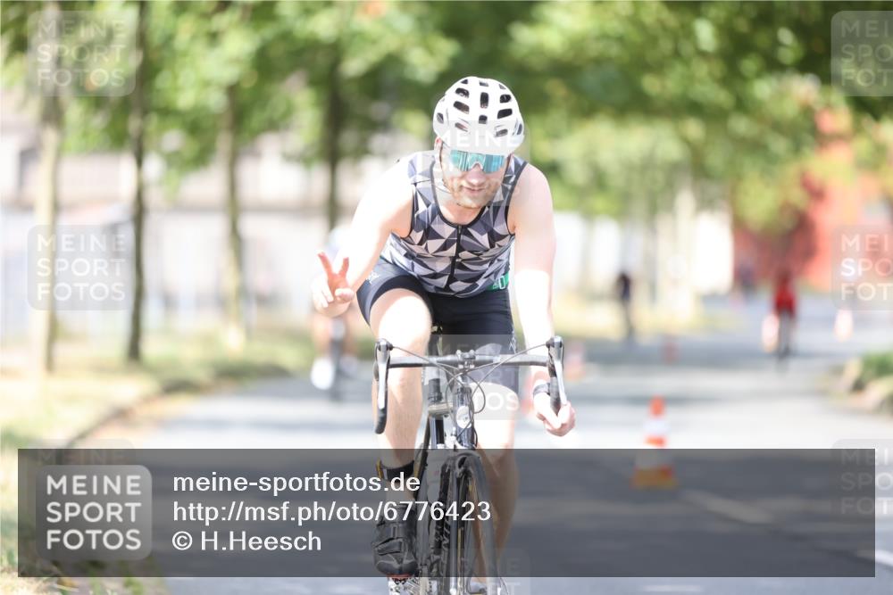 11.08.2024 - GEWOBA Citytriathlon Bremen H.Heesch http://msf.ph/oto/6776423 11.08.2024 11:44:28 Radfahren 759, 836, 855, 926 meine-sportfotos.de