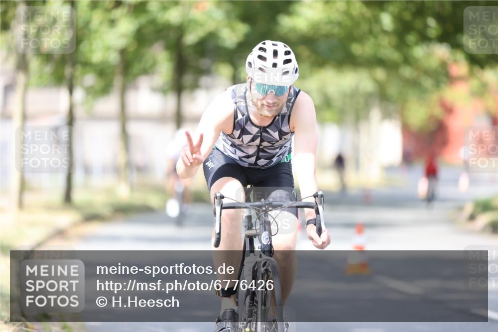 11.08.2024 - GEWOBA Citytriathlon Bremen H.Heesch http://msf.ph/oto/6776426 11.08.2024 11:44:28 Radfahren 759, 836, 855, 926 meine-sportfotos.de