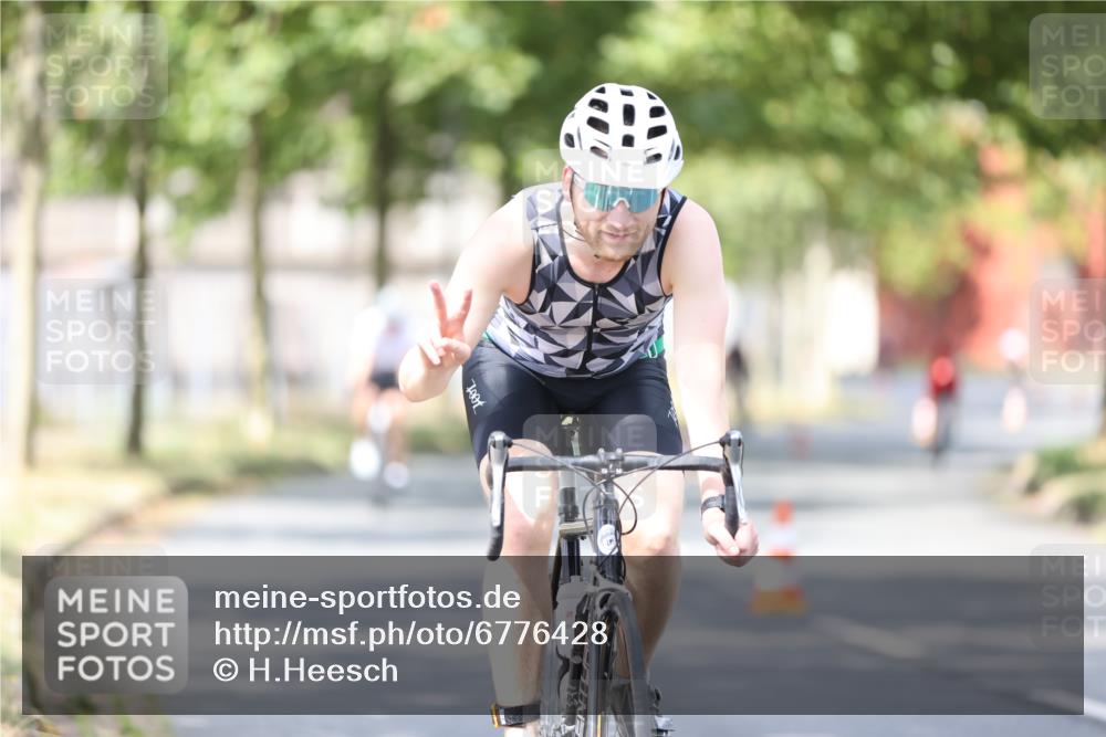 11.08.2024 - GEWOBA Citytriathlon Bremen H.Heesch http://msf.ph/oto/6776428 11.08.2024 11:44:28 Radfahren 759, 836, 855, 926 meine-sportfotos.de