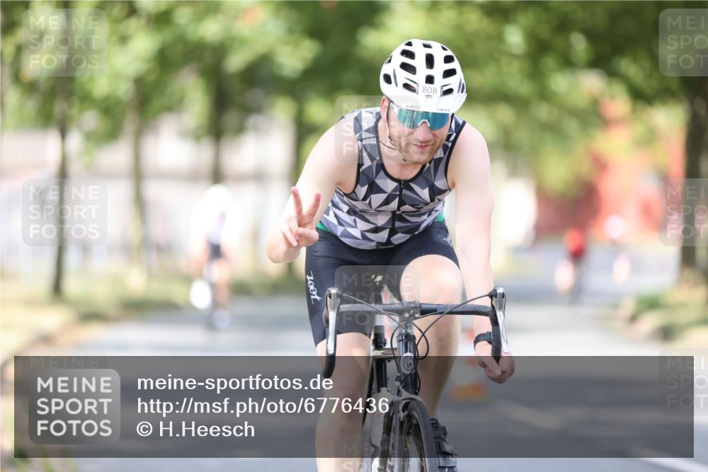 11.08.2024 - GEWOBA Citytriathlon Bremen H.Heesch http://msf.ph/oto/6776436 11.08.2024 11:44:28 Radfahren 759, 836, 855, 926 meine-sportfotos.de