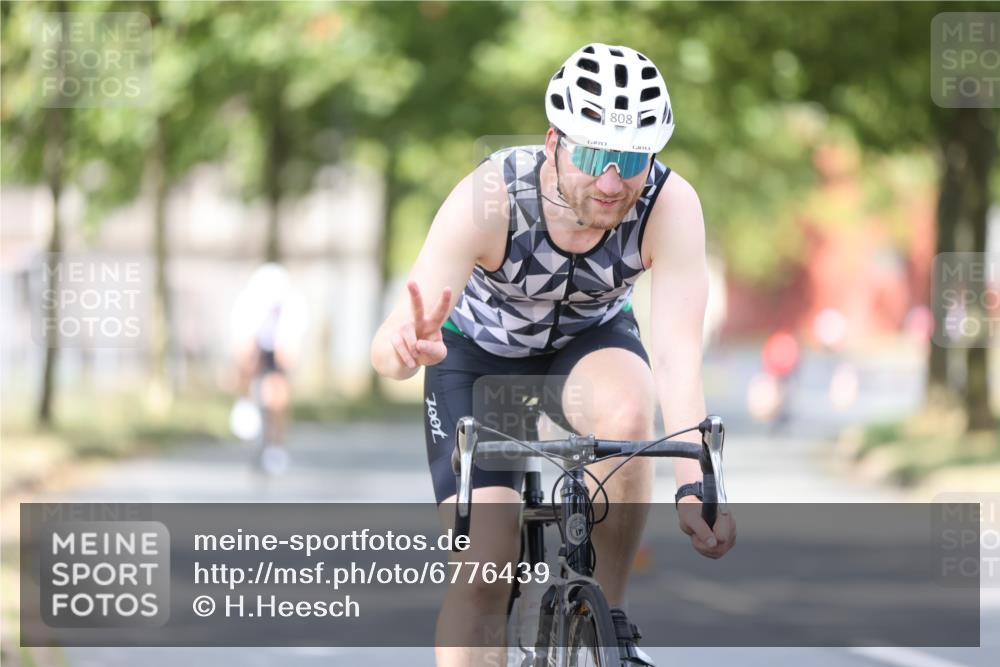 11.08.2024 - GEWOBA Citytriathlon Bremen H.Heesch http://msf.ph/oto/6776439 11.08.2024 11:44:28 Radfahren 759, 836, 855, 926 meine-sportfotos.de