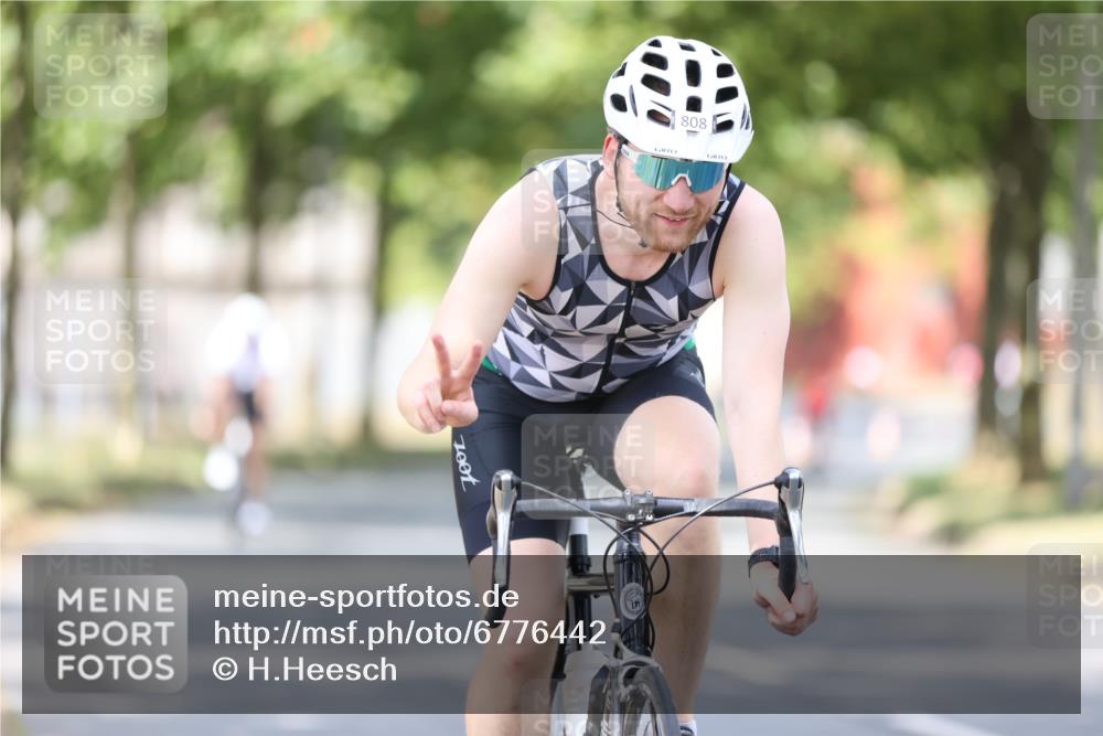 11.08.2024 - GEWOBA Citytriathlon Bremen H.Heesch http://msf.ph/oto/6776442 11.08.2024 11:44:28 Radfahren 759, 836, 855, 926 meine-sportfotos.de