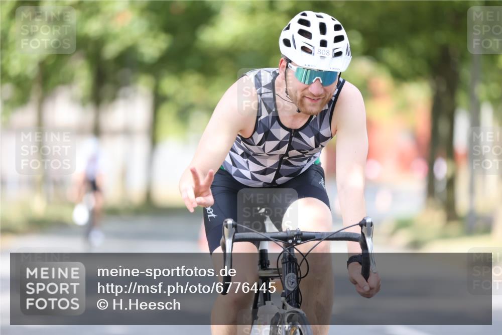 11.08.2024 - GEWOBA Citytriathlon Bremen H.Heesch http://msf.ph/oto/6776445 11.08.2024 11:44:28 Radfahren 759, 836, 855, 926 meine-sportfotos.de