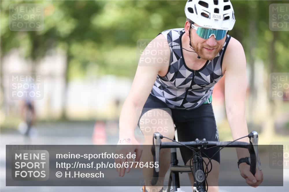 11.08.2024 - GEWOBA Citytriathlon Bremen H.Heesch http://msf.ph/oto/6776455 11.08.2024 11:44:28 Radfahren 759, 836, 855, 926 meine-sportfotos.de