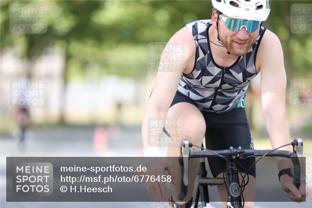 11.08.2024 - GEWOBA Citytriathlon Bremen H.Heesch http://msf.ph/oto/6776458 11.08.2024 11:44:28 Radfahren 759, 836, 855, 926 meine-sportfotos.de