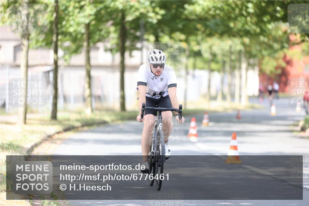 11.08.2024 - GEWOBA Citytriathlon Bremen H.Heesch http://msf.ph/oto/6776461 11.08.2024 11:44:31 Radfahren 833, 836, 855, 926 meine-sportfotos.de