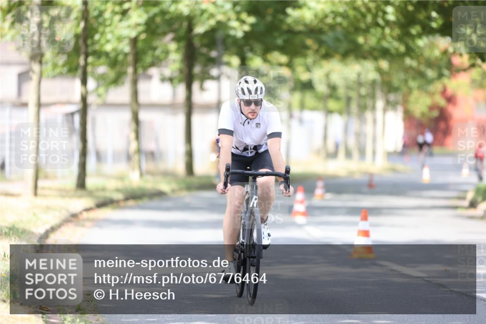 11.08.2024 - GEWOBA Citytriathlon Bremen H.Heesch http://msf.ph/oto/6776464 11.08.2024 11:44:31 Radfahren 833, 836, 855, 926 meine-sportfotos.de