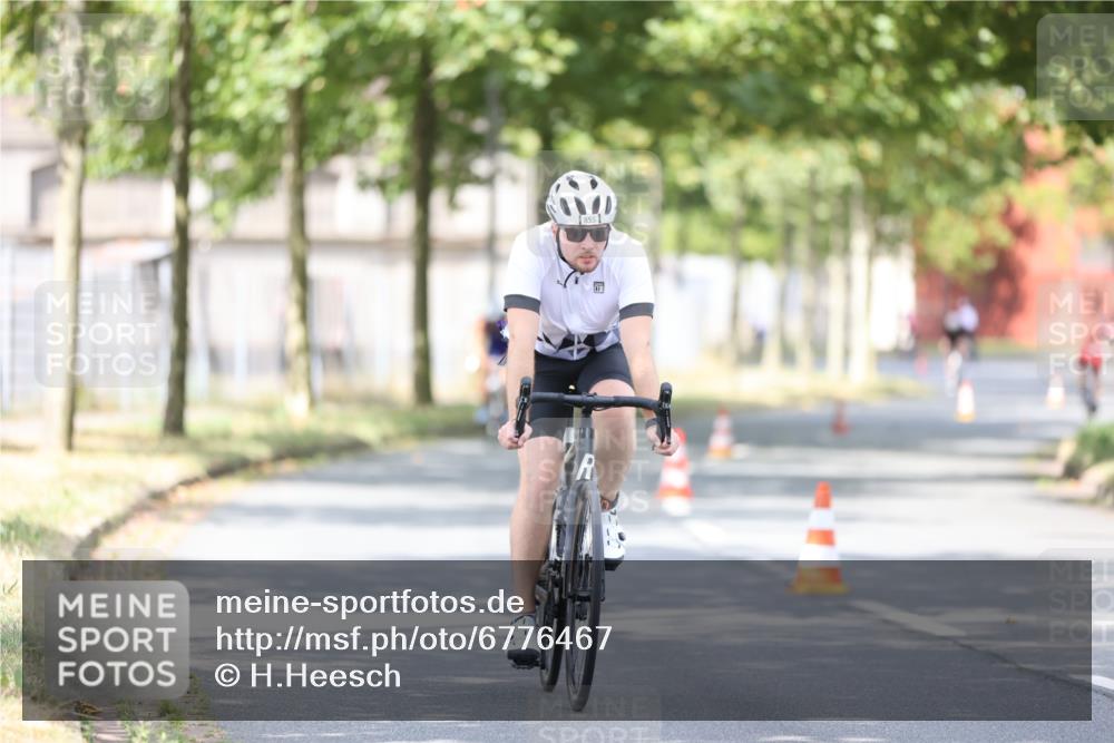 11.08.2024 - GEWOBA Citytriathlon Bremen H.Heesch http://msf.ph/oto/6776467 11.08.2024 11:44:31 Radfahren 833, 836, 855, 926 meine-sportfotos.de