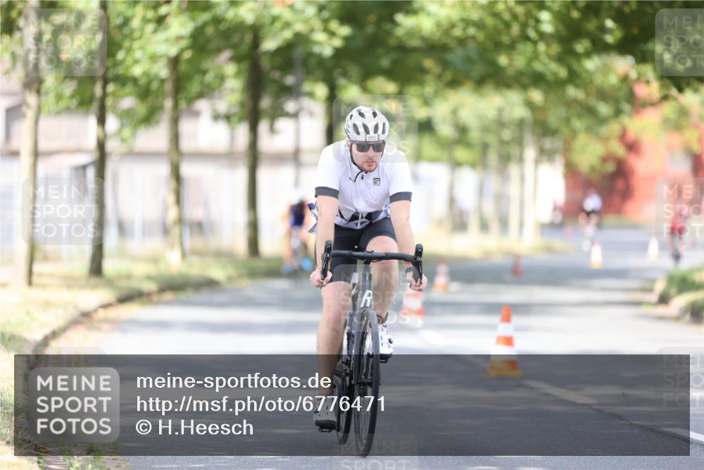 11.08.2024 - GEWOBA Citytriathlon Bremen H.Heesch http://msf.ph/oto/6776471 11.08.2024 11:44:31 Radfahren 833, 836, 855, 926 meine-sportfotos.de